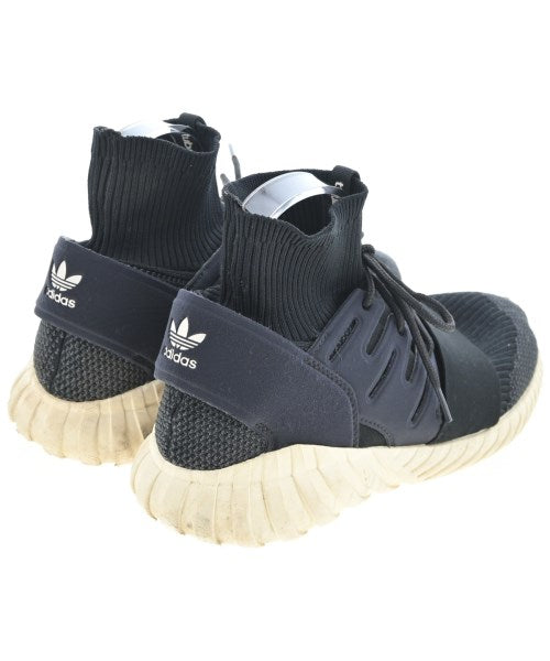 adidas 運動鞋