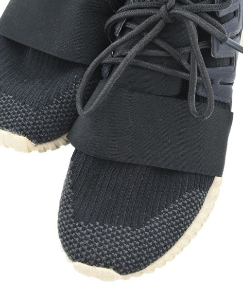 adidas 運動鞋
