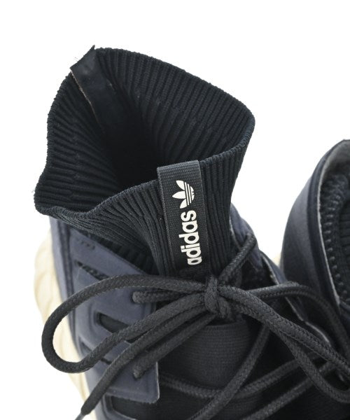 adidas 運動鞋
