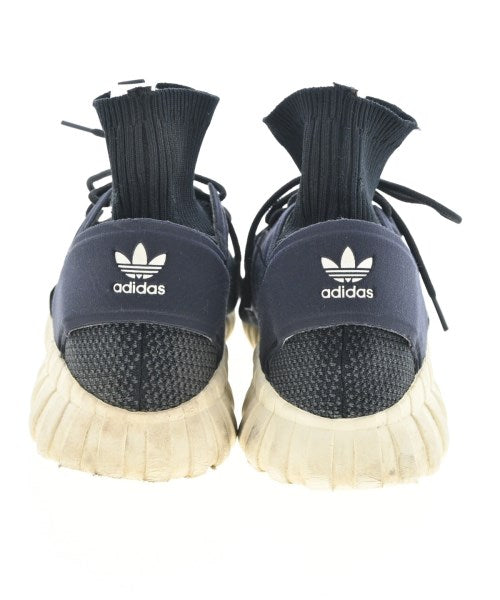 adidas 運動鞋