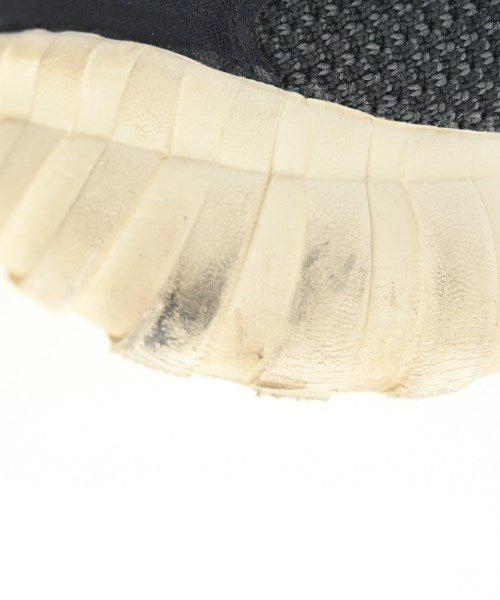 adidas 運動鞋