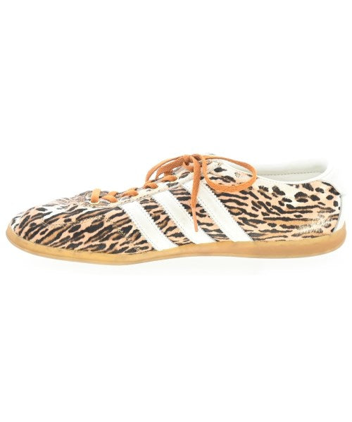 adidas 運動鞋