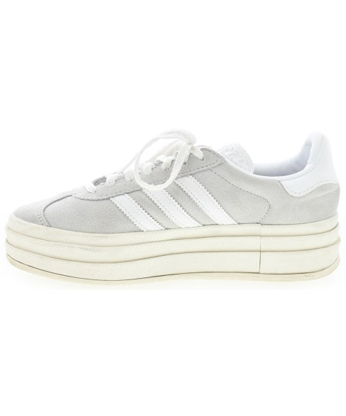 adidas 運動鞋