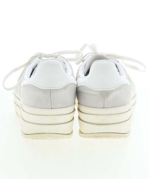 adidas 運動鞋