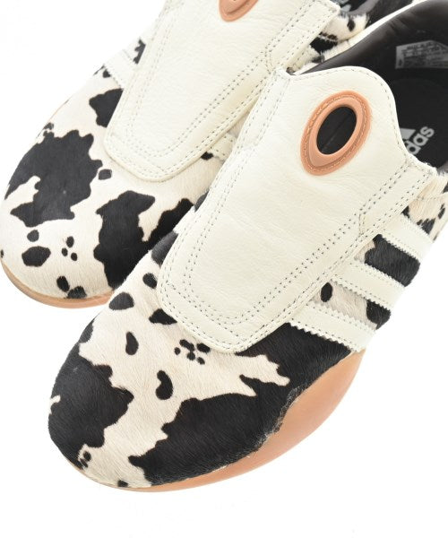 adidas 運動鞋