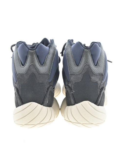 adidas 運動鞋