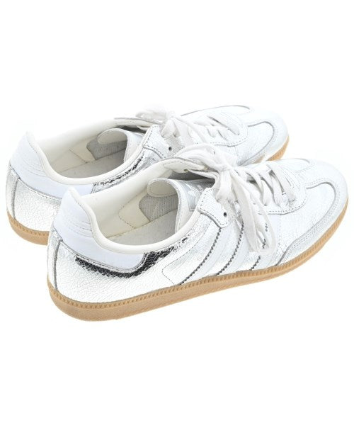 adidas 運動鞋
