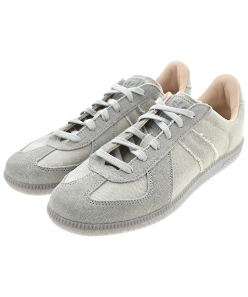adidas 運動鞋