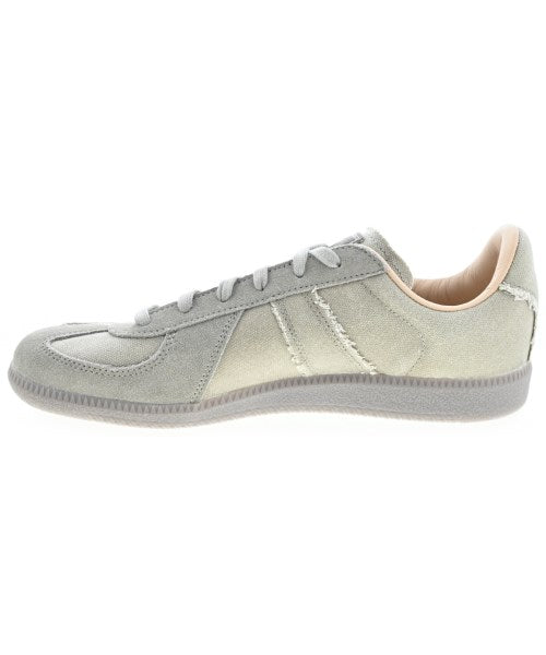 adidas 運動鞋