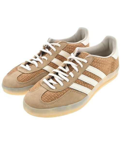 adidas 運動鞋