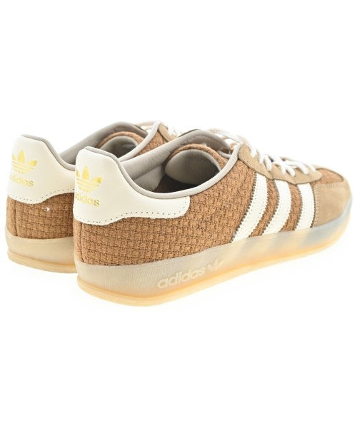 adidas 運動鞋