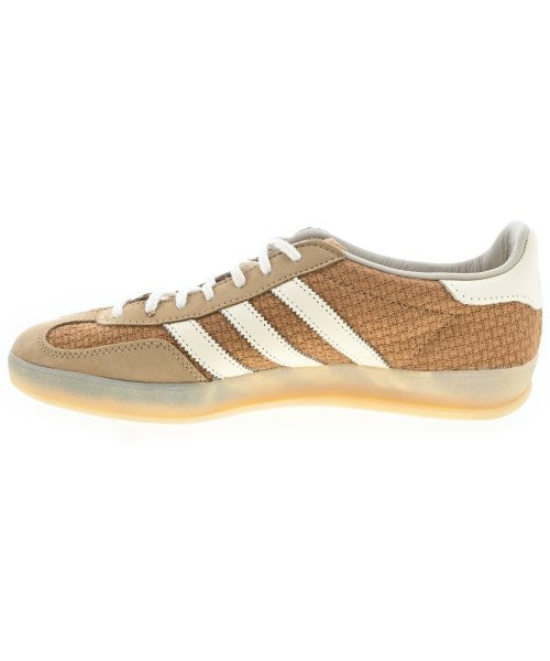 adidas 運動鞋