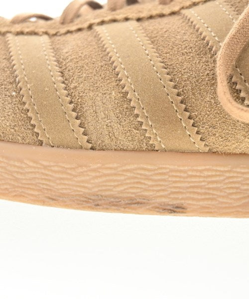 adidas 運動鞋