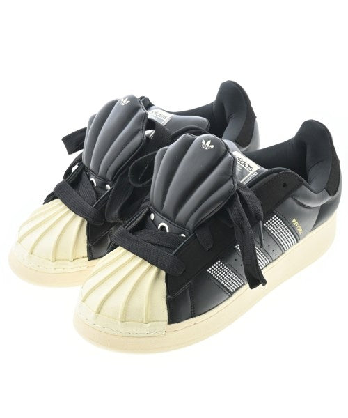 adidas 運動鞋