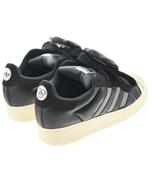 adidas 運動鞋