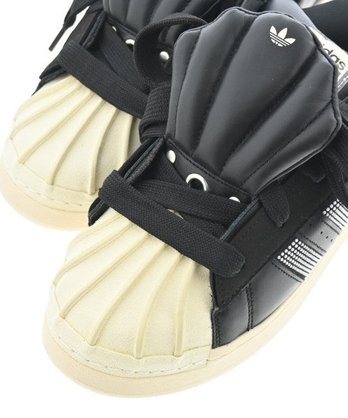 adidas 運動鞋