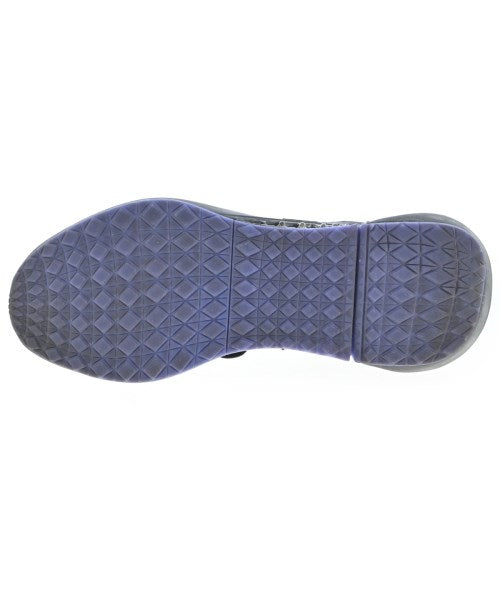 adidas 運動鞋