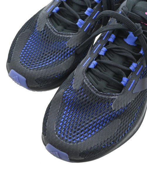 adidas 運動鞋