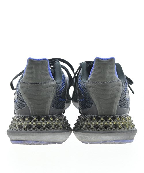 adidas 運動鞋