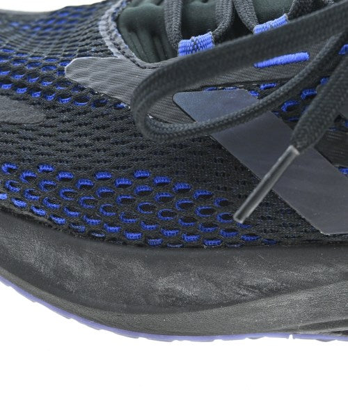 adidas 運動鞋