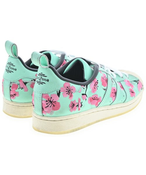 adidas 運動鞋