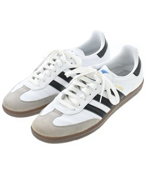adidas 運動鞋