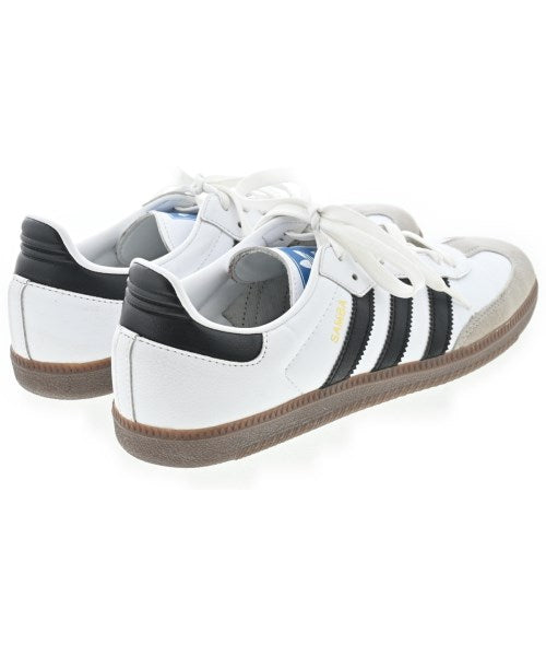 adidas 運動鞋