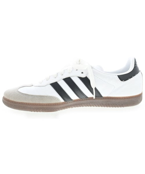 adidas 運動鞋