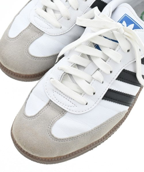 adidas 運動鞋
