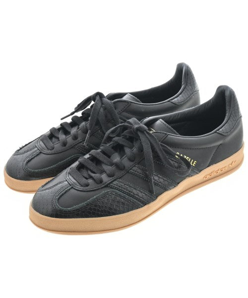 adidas 運動鞋