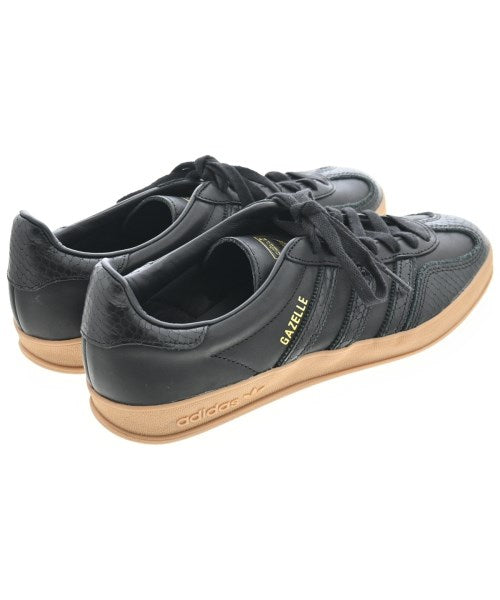 adidas 運動鞋