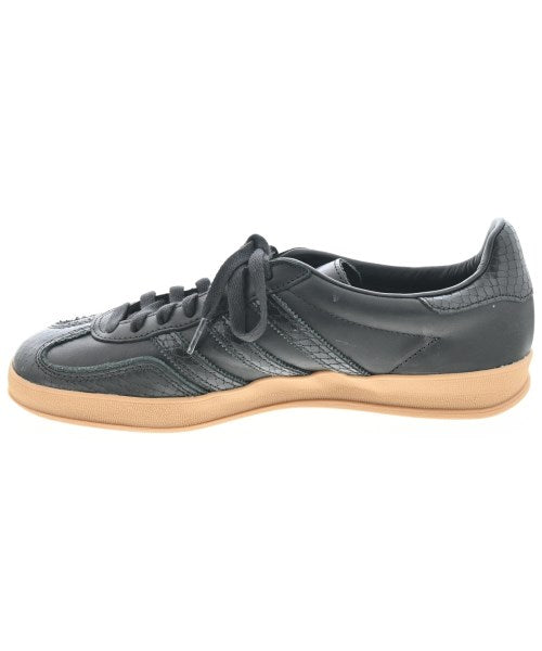 adidas 運動鞋