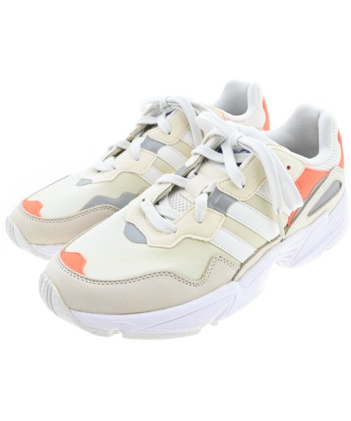 adidas 運動鞋