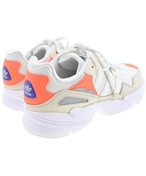 adidas 運動鞋