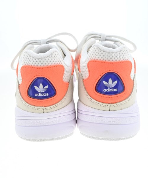 adidas 運動鞋