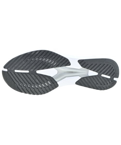 adidas 運動鞋