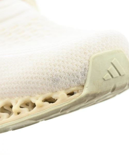 adidas 運動鞋