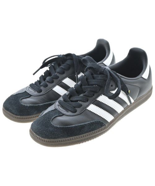 adidas 運動鞋