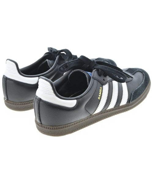 adidas 運動鞋