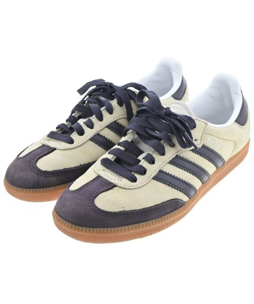 adidas 運動鞋