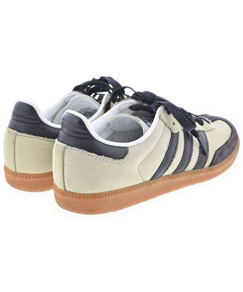 adidas 運動鞋