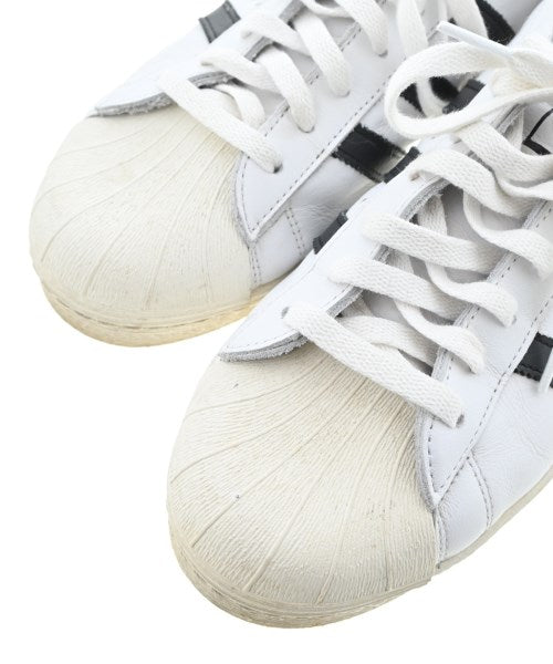 adidas 運動鞋