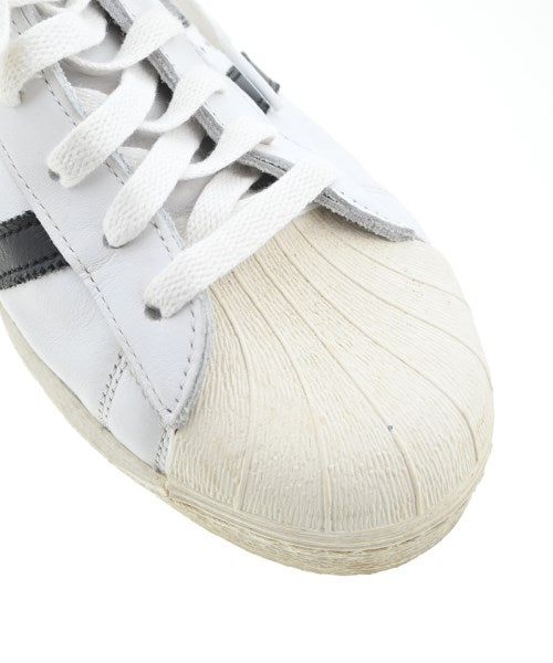 adidas 運動鞋