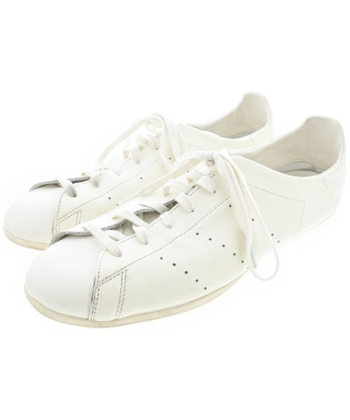 adidas 運動鞋