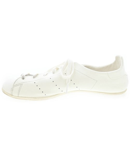 adidas 運動鞋