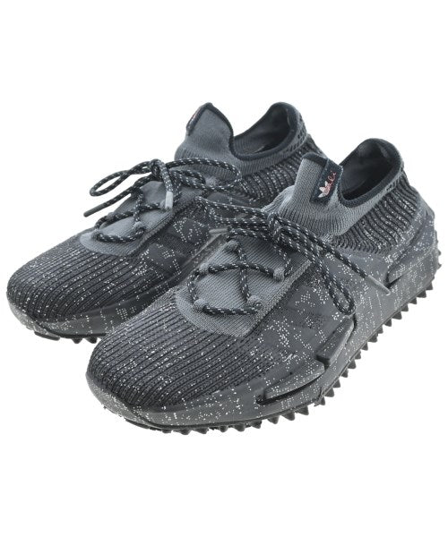 adidas 運動鞋
