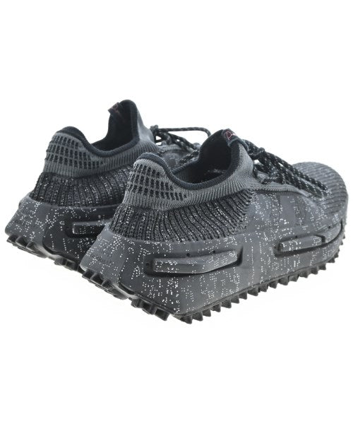 adidas 運動鞋