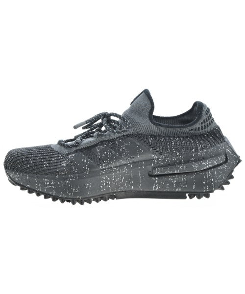 adidas 運動鞋