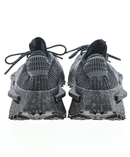 adidas 運動鞋