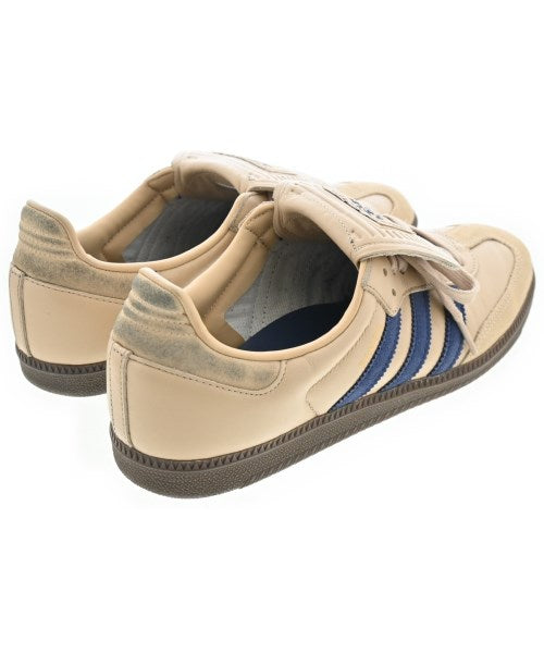 adidas 運動鞋
